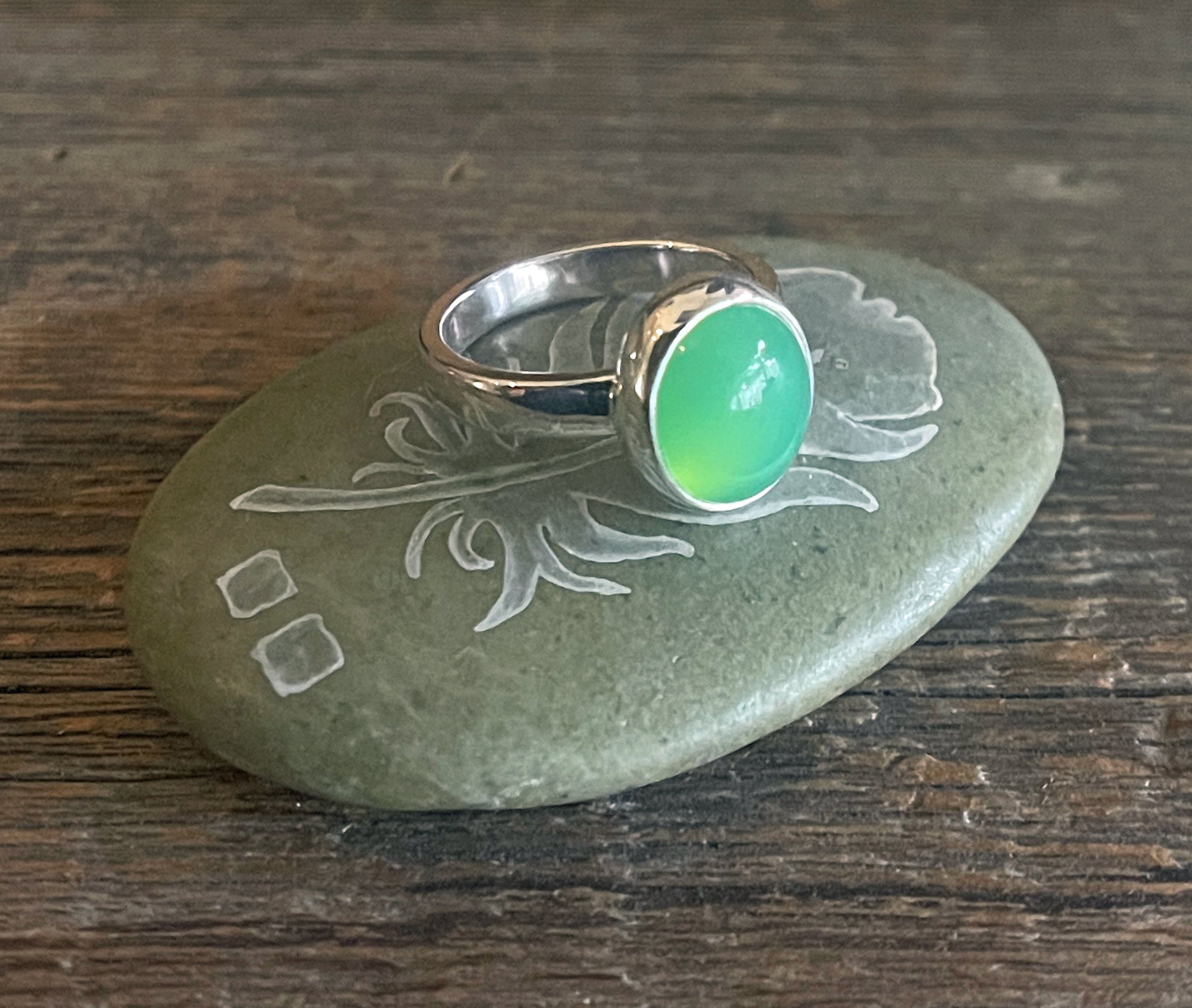 Green Chrysoprase Ring in Sterling Silver, Natural Chrysoprase Stacking Ring, Oval Chrysoprase Bezel Ring, Handmade Green Gemstone Ring
