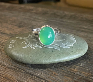 Green Chrysoprase Ring in Sterling Silver, Natural Chrysoprase Stacking Ring, Oval Chrysoprase Bezel Ring, Handmade Green Gemstone Ring